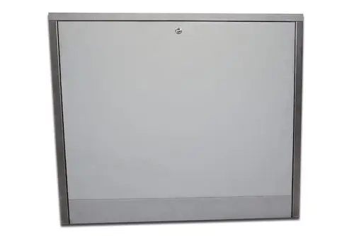 Verteilerschrank aus Metall mit einer glatten, grauen Oberfläche und silbernem Rahmen. Anwendung in industriellen Verteilungen, z. B. von Roth.